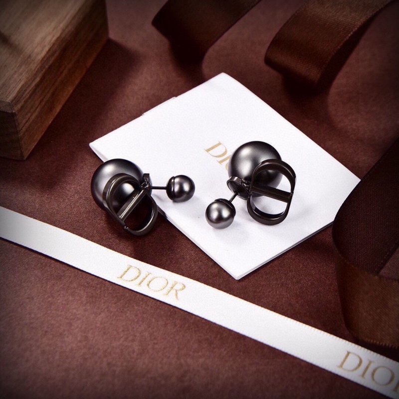 chr1st1an D10r earrings
